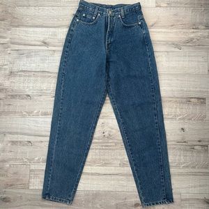 Beretta Blues Vintage High Waisted Dark Wash Classy Minimalist Capsule Jeans
